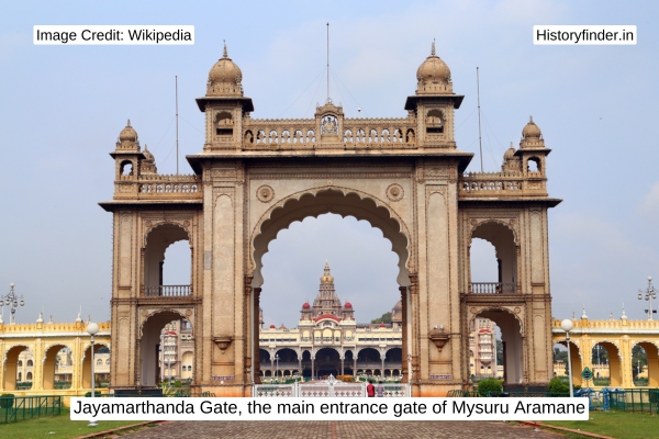 Jayamarthanda Gate, the northen and main entrace gateway of the elegant Mysore Palace | Historyfinder.in