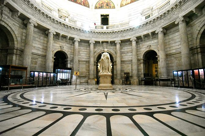 Statue of Queen Victoria at the main lobby of Victoria Memorial Hall Kolkata