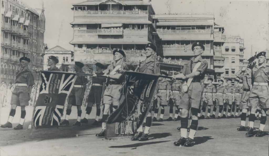 An image of the last British troop marching out of India | History of the Mumbai Gateway of India | Historyfinder.in