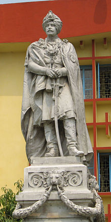 A statue of Maharaja Nripendra Narayan, the founder of Cooch Behar Palace | History of Cooch Behar West Bengal | Historyfinder.in