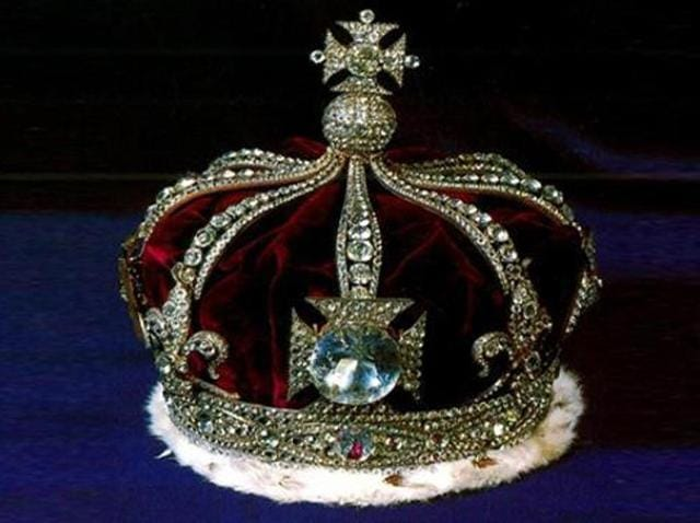 Kohinoor at Crown of British Queen Elizabeth | Image from Hindustantimes.com | Historyfinder.in