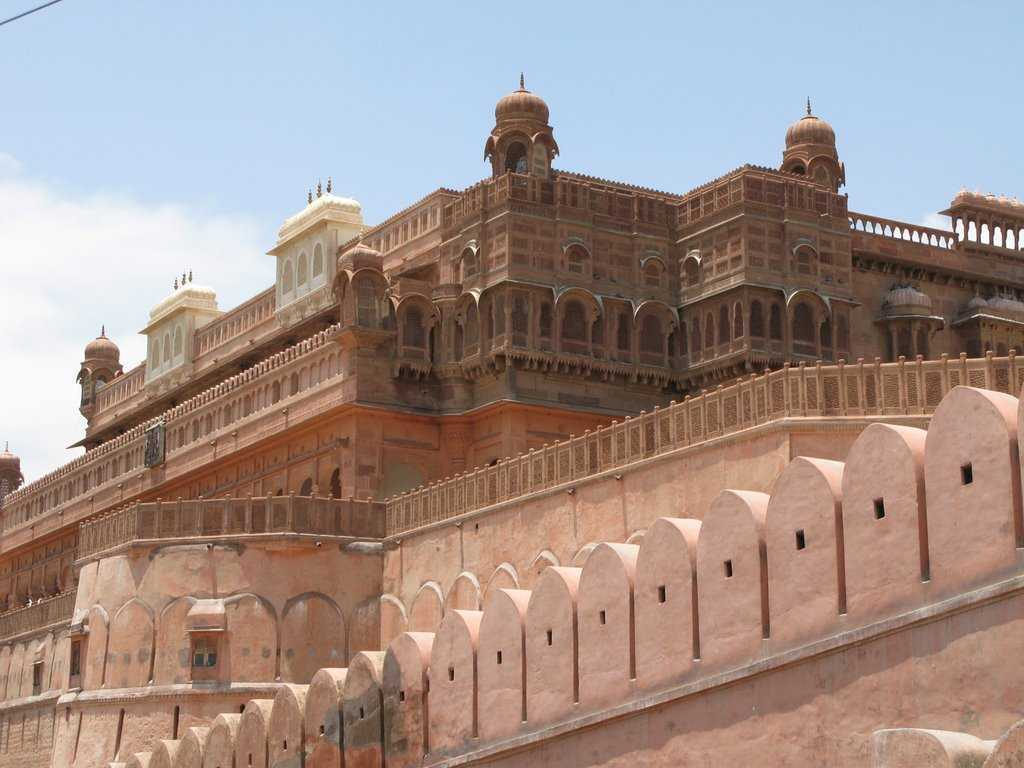 Ramparts of Junagarh Fort, built by Raja Rai Singh | Image from Holidify.com | Historyfiner.in