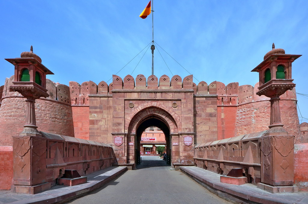 Karan Pol, the main entrance of Junagarh Fort, Bikaner | Image from Flickr | Historyfinder.in
