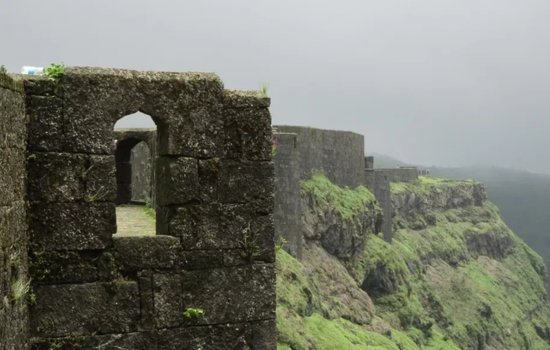 One of the bastions on Visapur Fort ramparts | Visapur Fort history and ruined architecture | Historyfinder.in