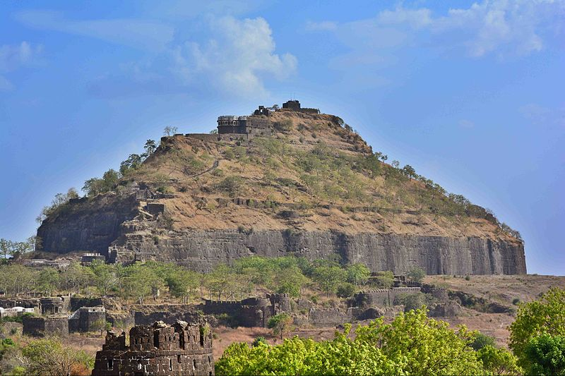 Daulatabad or Devagiri hill lower slope were cut down by the Yadavas to leave at least 50 meters of vertical base at each side, had given the fort immense defense | History of Daulatabad fort | Historyfinder.in