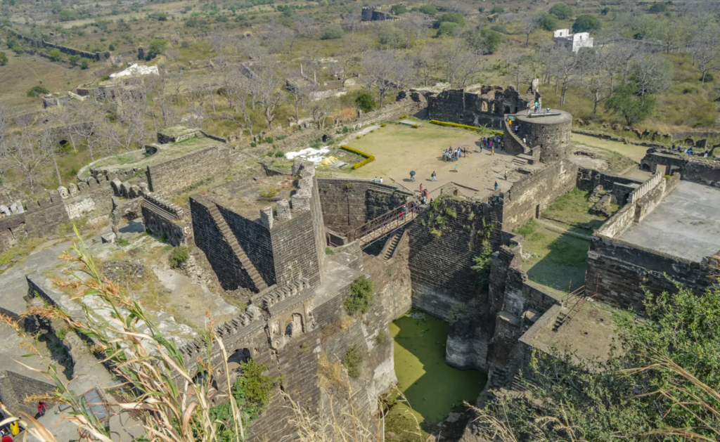 The present day top view of walled city of Daulatabad | History of Daulatabad fort near Aurangabad | Historyfinder.in 