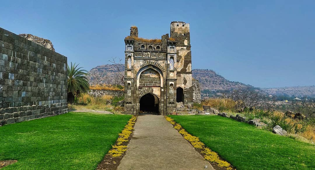 The ruined sight of Chini Mahal inside Daulatabad fort | Historyfinder.in