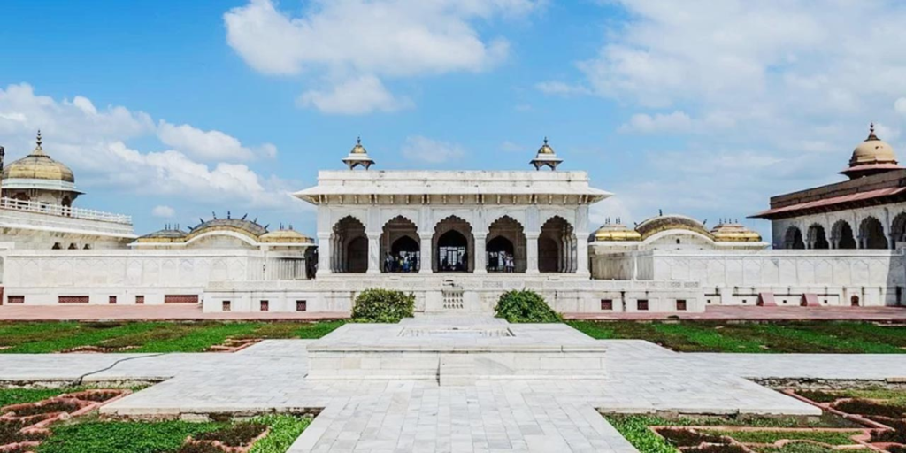 Khas Mahal made by the most romantic Mughal emperor Shah Jahan was the one of his grandest constructions inside Agra fort | History of Agra fort | Historyfinder.in