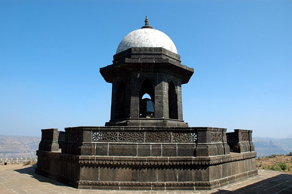 The Samadhi of Shivaji Maharaj at Raigad Fort | History of Raigad Fort | Historyfinder.in